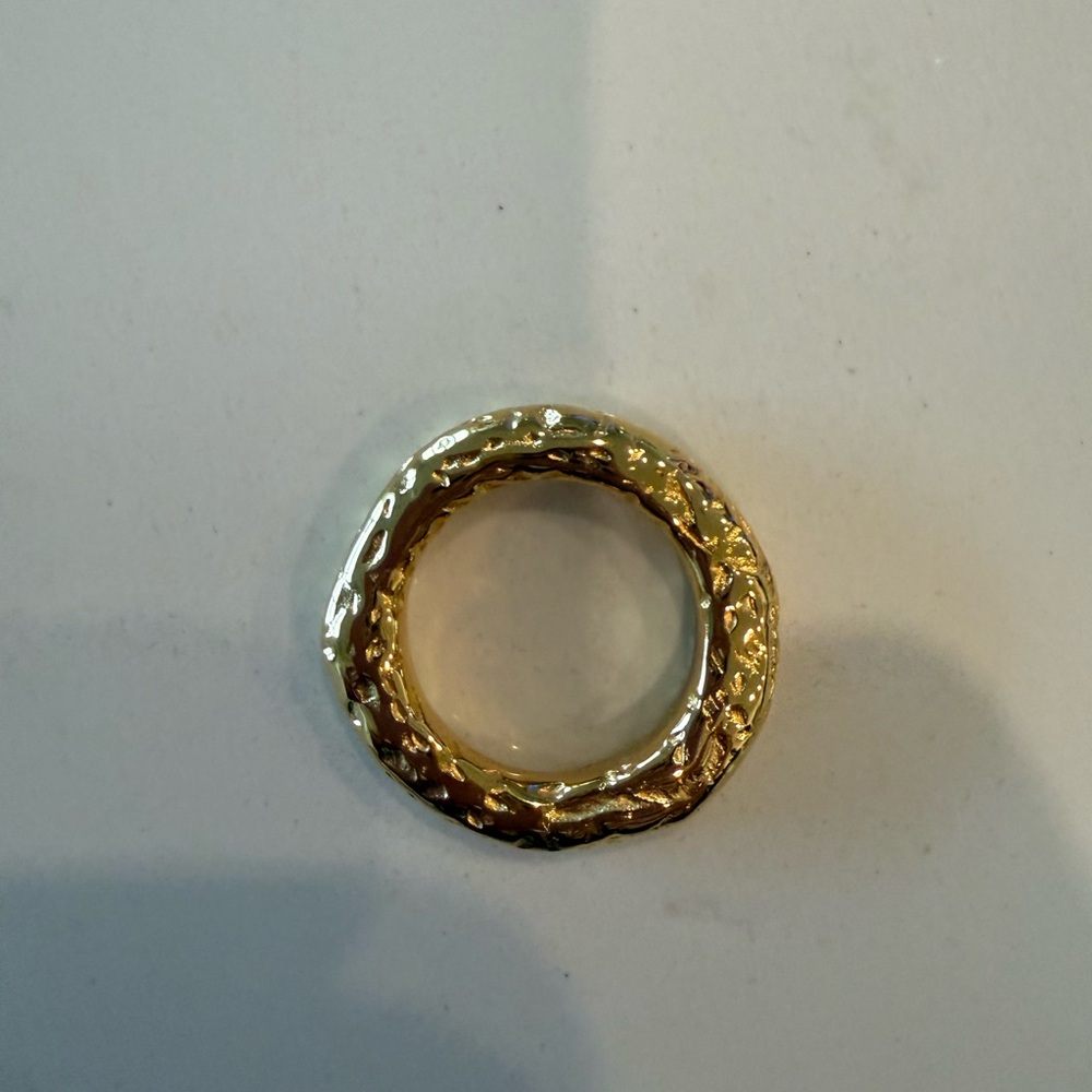 Elegant Gold Textured Women's Ring